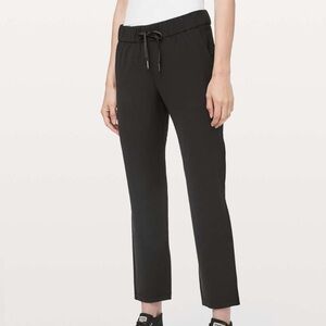 Lululemon 8 On The Fly Pant *Woven 27" in Black